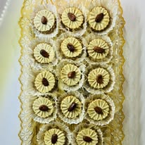 Pâtisserie Mchekla aux amandes, noix et miel