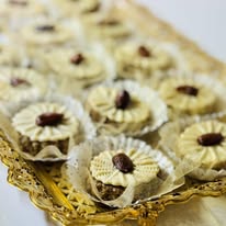 Pâtisserie Mchekla aux amandes, noix et miel